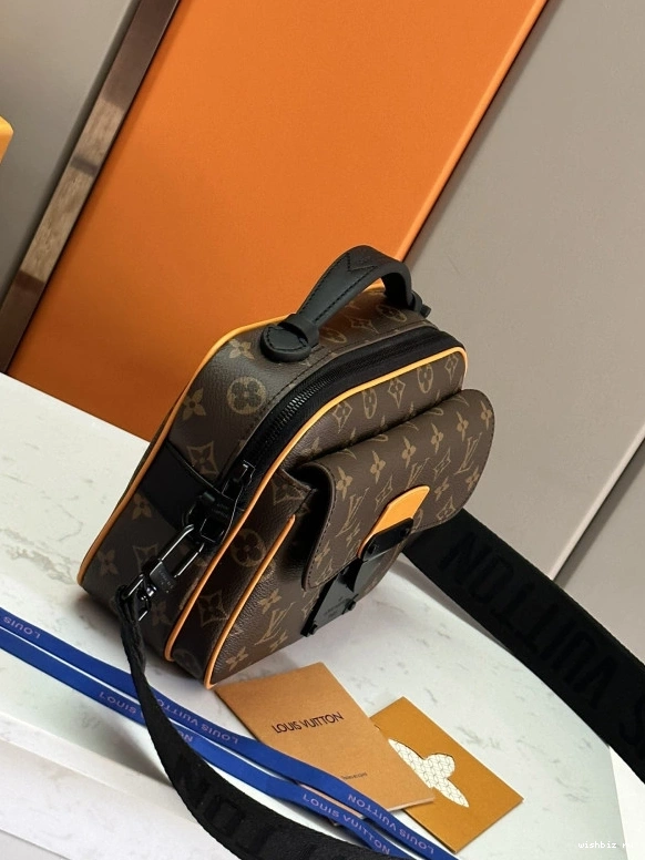 WIS LOUIS VUITTON LOCK MESSENGER S 0102